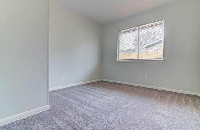 Building Photo - 5703 Gloucester Ln