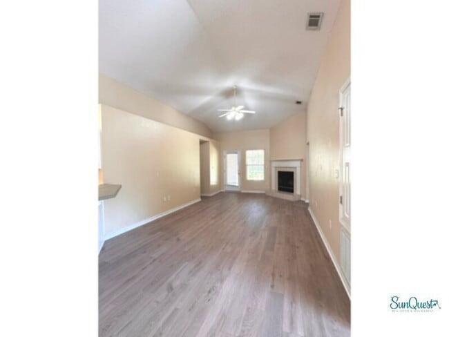 Building Photo - Spacious all brick home in Gulf Breeze.