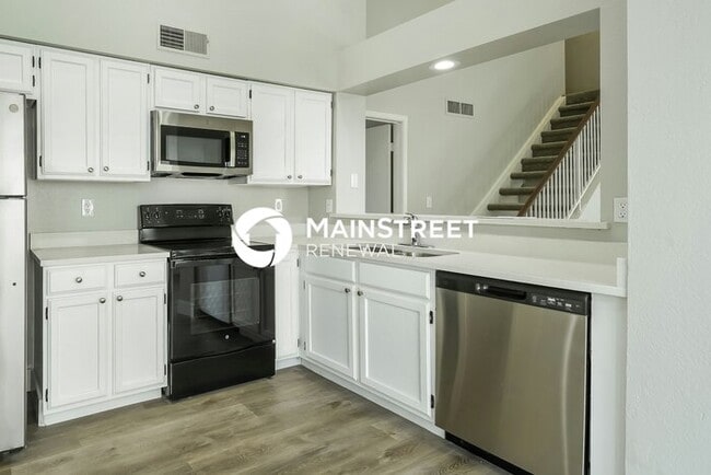 Building Photo - 4 Bedroom Pet-Friendly Home in Phoenix, AZ...