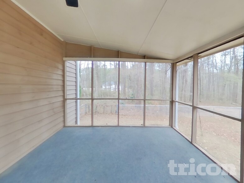 Building Photo - 305 Woodsong Dr