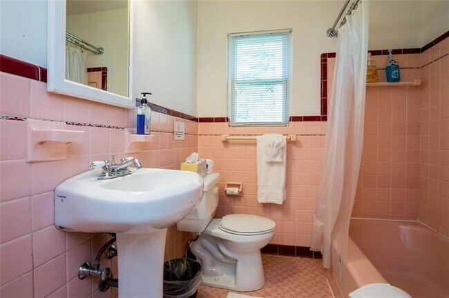 Building Photo - 1536 Beech Valley Way NE