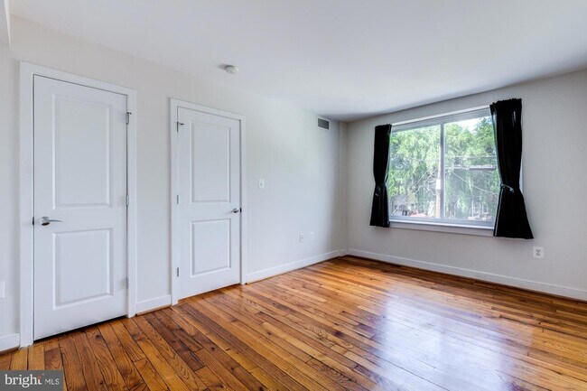 Building Photo - 420 16th St SE