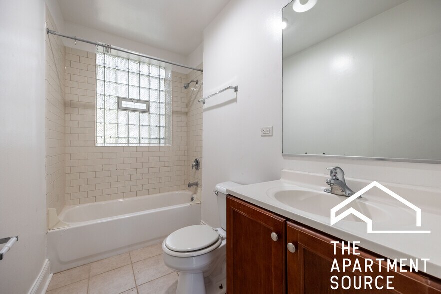 Building Photo - 4031 N Kenmore Ave