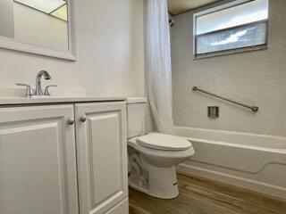 Building Photo - 460 Saxony Way