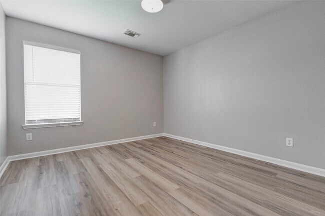 Building Photo - 9307 Grove Haven Dr