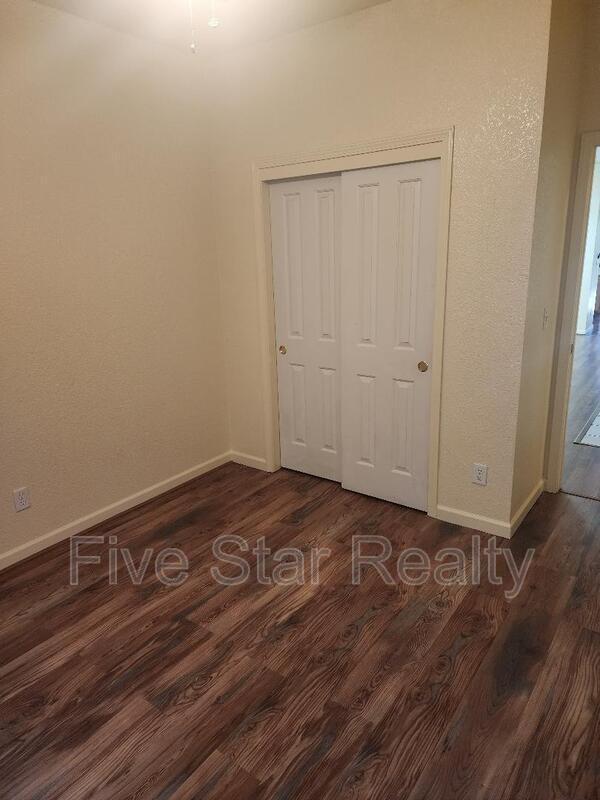 Building Photo - 1835 Woodland Dr