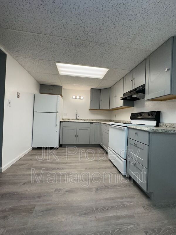 Building Photo - 1122 1st Ave SW