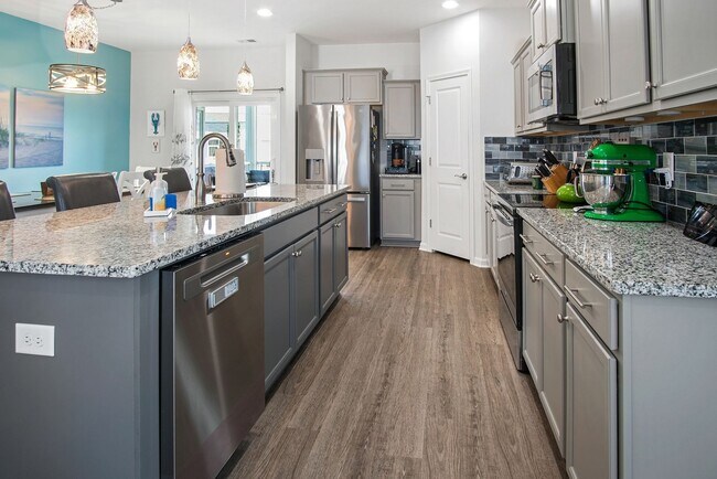 Building Photo - Glenmoor 3BR/2BA – Minutes from Downtown C...
