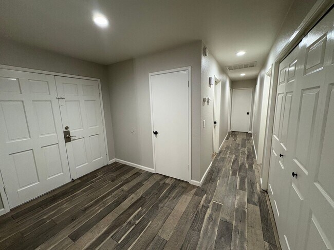 Building Photo - SW Visalia Home with Pool Available Now!