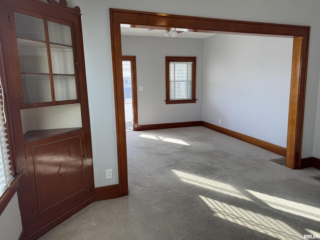 Building Photo - 2246 Bellevue Ave