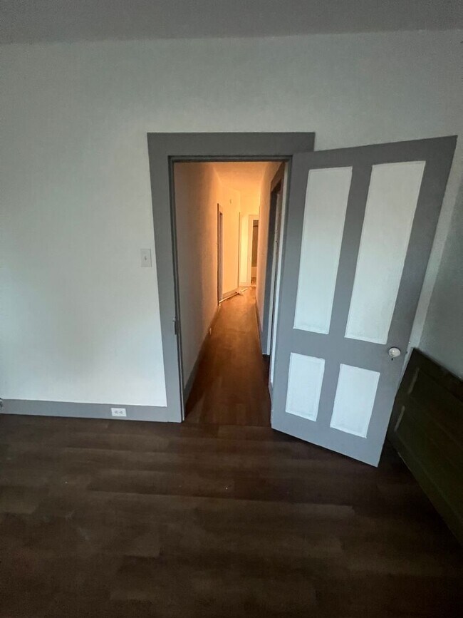 Building Photo - 329/331 N Lincoln