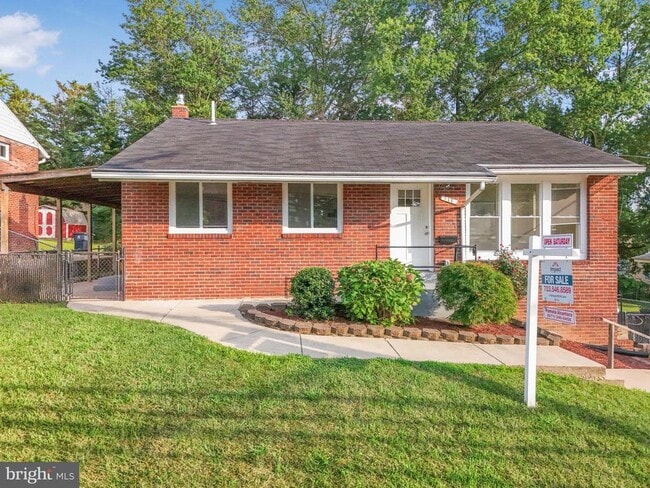 Building Photo - 713 Marcy Ave