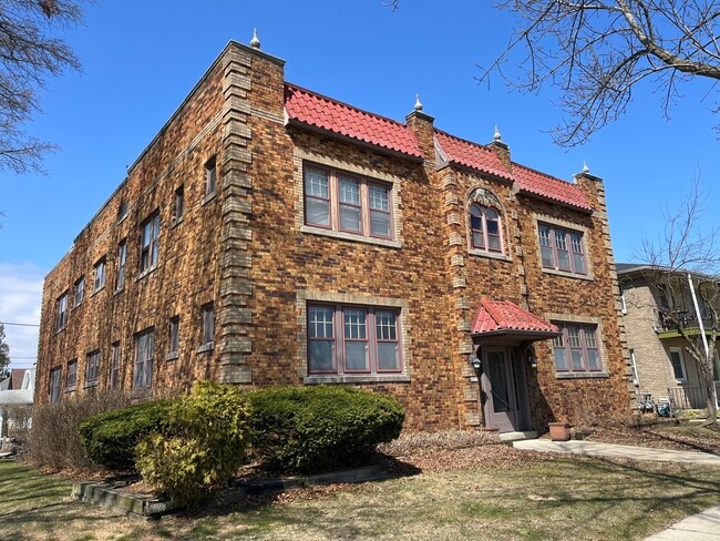 Primary Photo - 4573 S Lake Dr