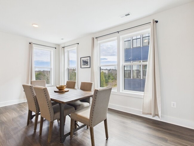 Building Photo - 6 Flatwater Row