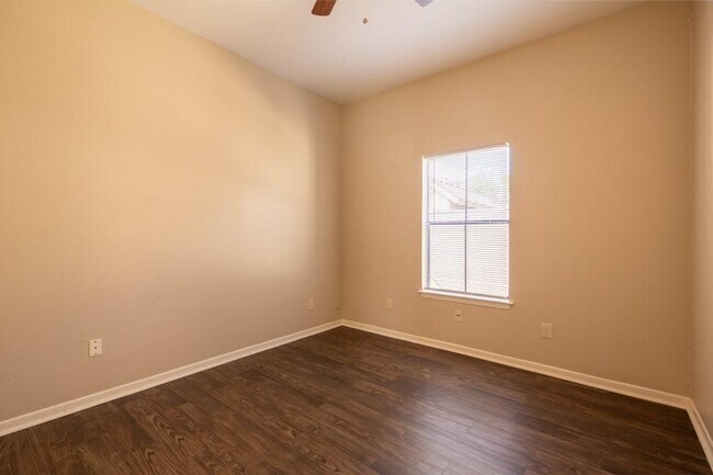 Building Photo - 712 Graham Pl