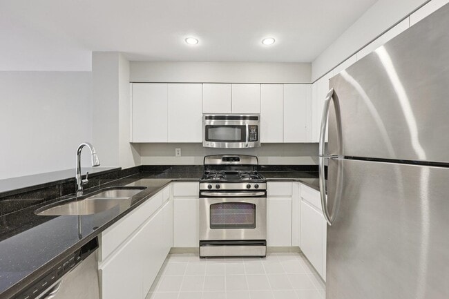 Building Photo - 302 Nelson Ct