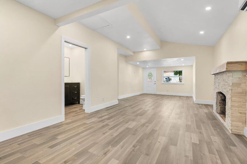 Building Photo - 710 S Pine St