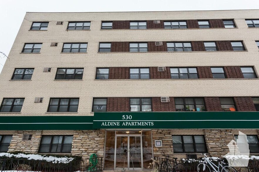 Primary Photo - 531 W Aldine Ave