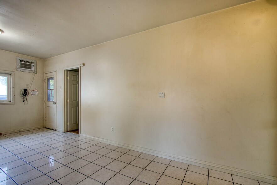 Building Photo - 5246 Phillips Blvd