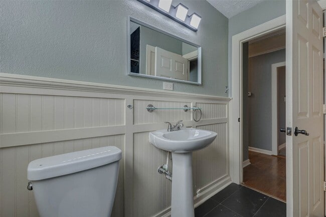 Building Photo - 2043 Alta Vista St