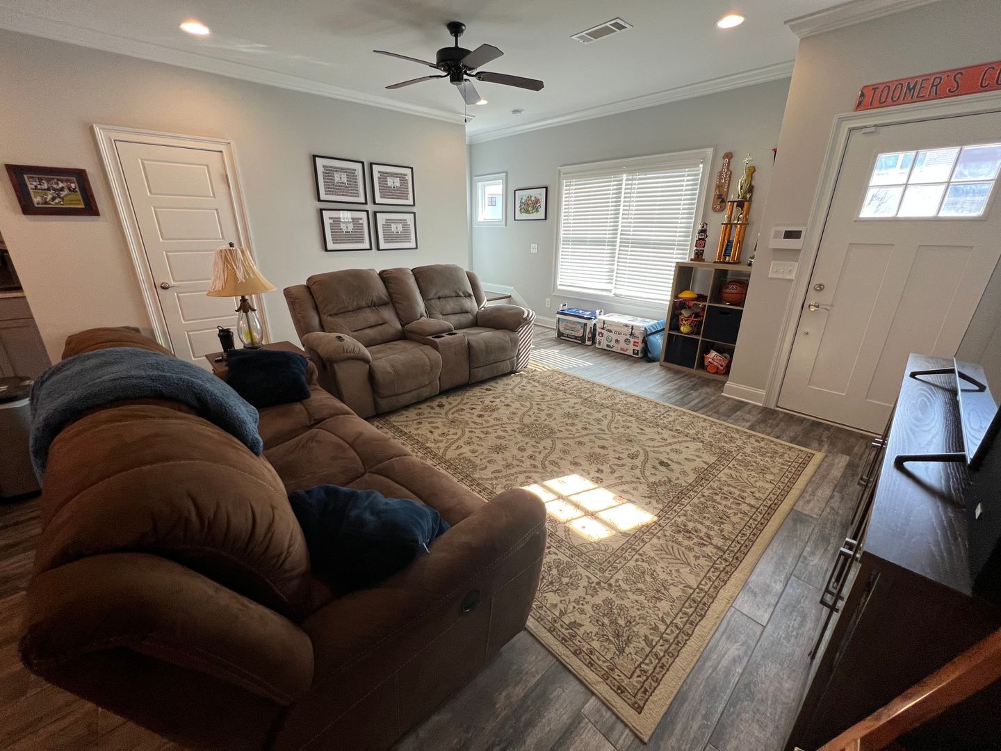 Building Photo - College Oaks E-106