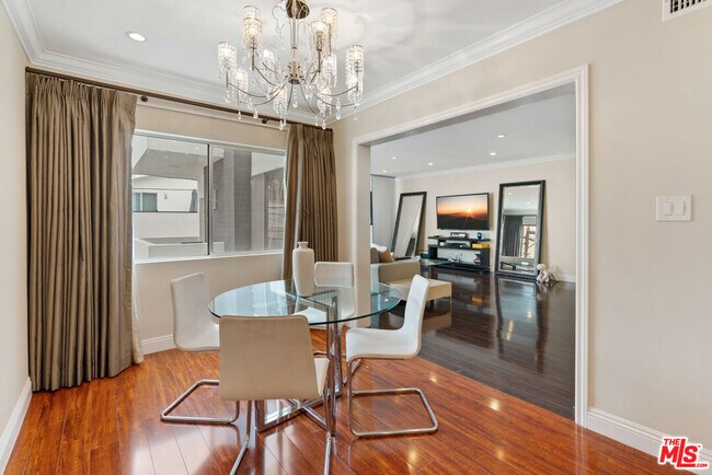 Building Photo - 419 N Oakhurst Dr