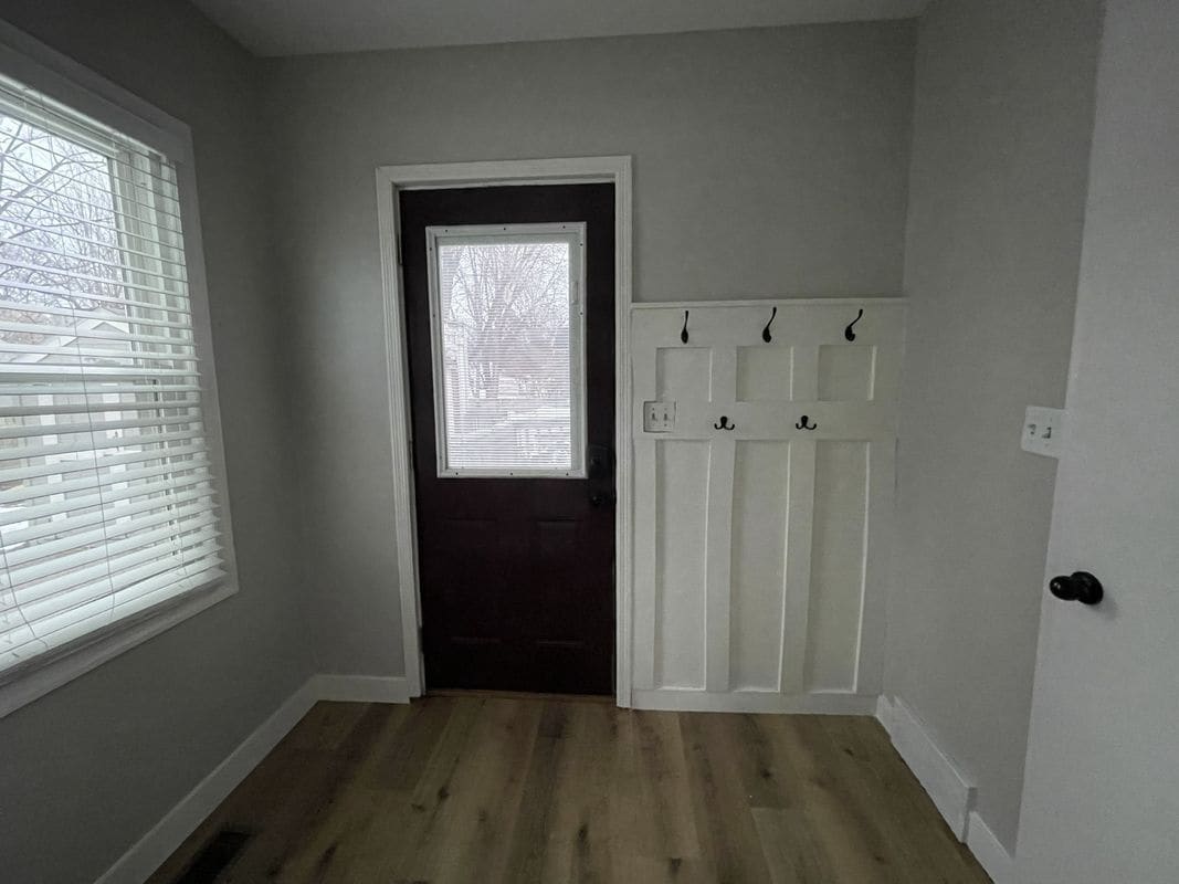 Building Photo - 304 S 1st St