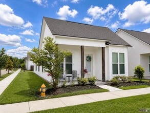 Building Photo - 14117 Vlg Sq Ave