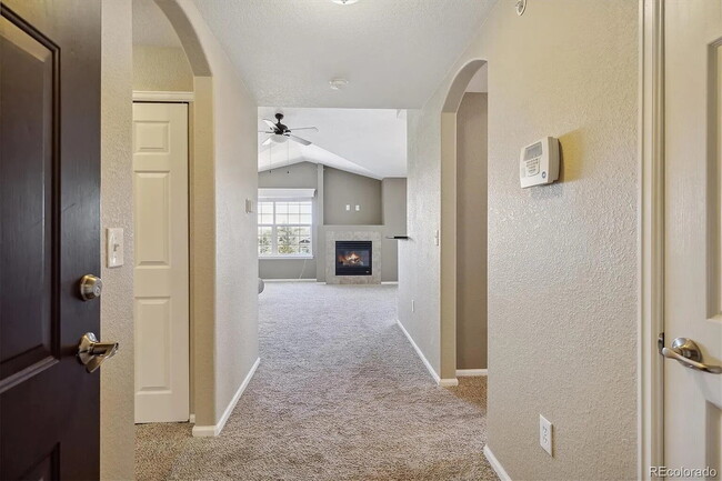 Building Photo - Spacious 2 bedroom, 2 bathroom condo for r...
