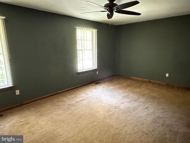 Building Photo - 862 Derby Farms Dr