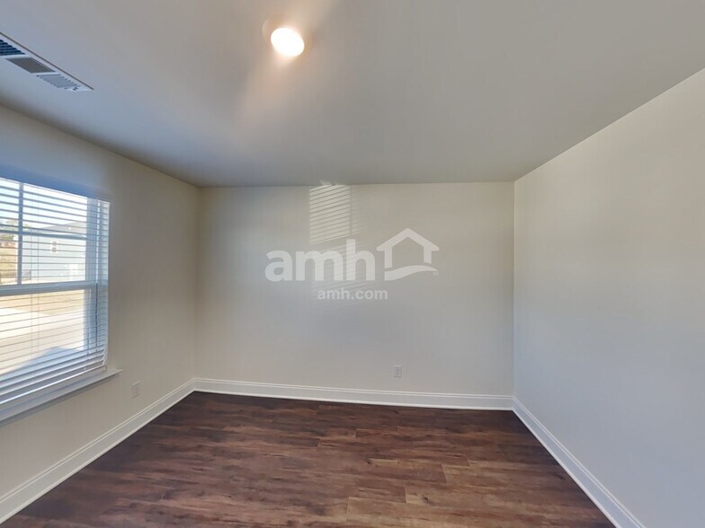 Building Photo - 2023 Williamshire Ln