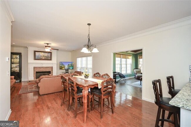 Building Photo - 305 Collegiate Dr