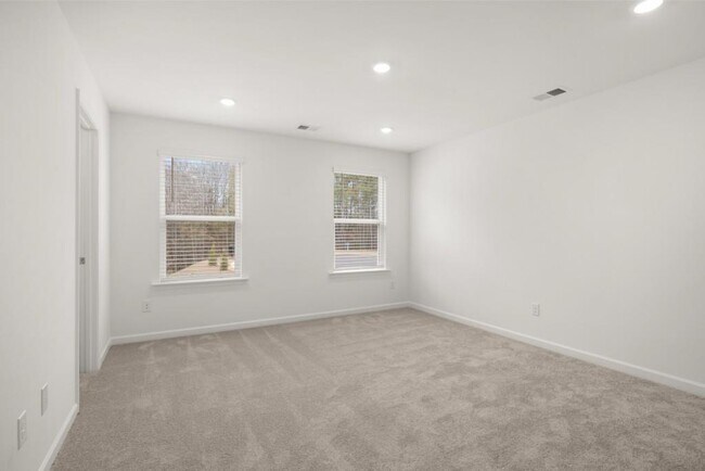 Building Photo - 240 Kenoot Dr