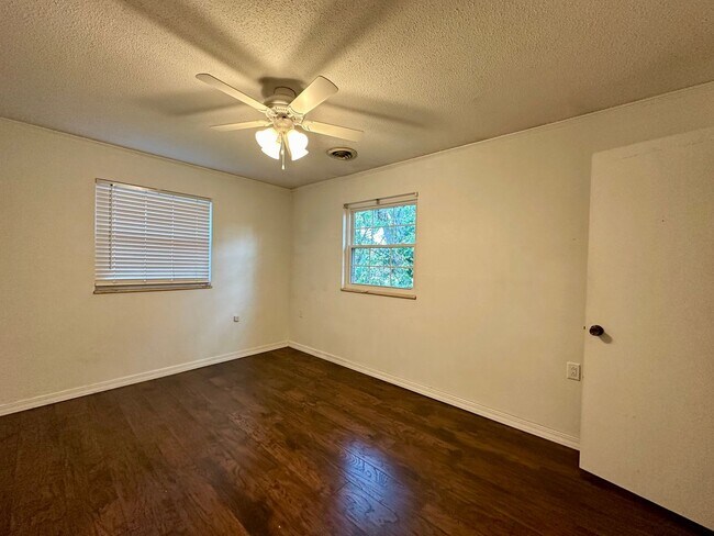 Building Photo - Beautiful large home for lease in Poplar B...