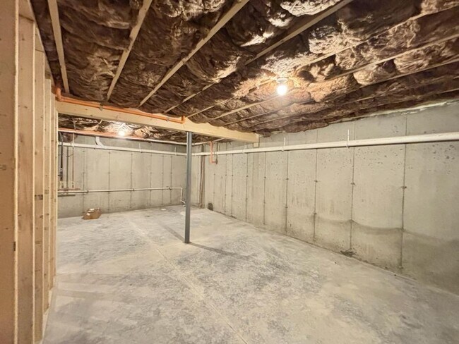 Building Photo - 2 Valley Creek Ln