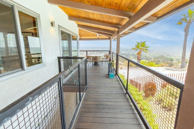 Building Photo - Spectacular Furnished 4 Bedroom/ 3 Bath Mid-Century Modern Retreat in Encinitas