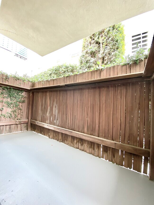 patio - 517 Pier Ave