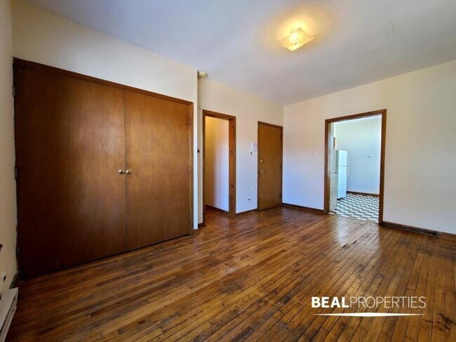 Building Photo - 0 bedroom in CHICAGO IL 60657