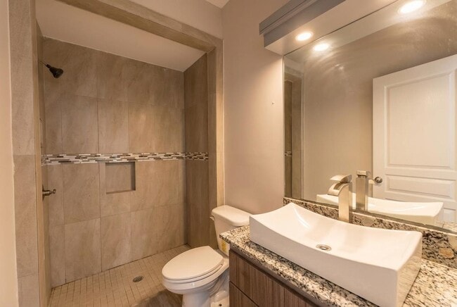 Building Photo - 5601 Cuenca Dr