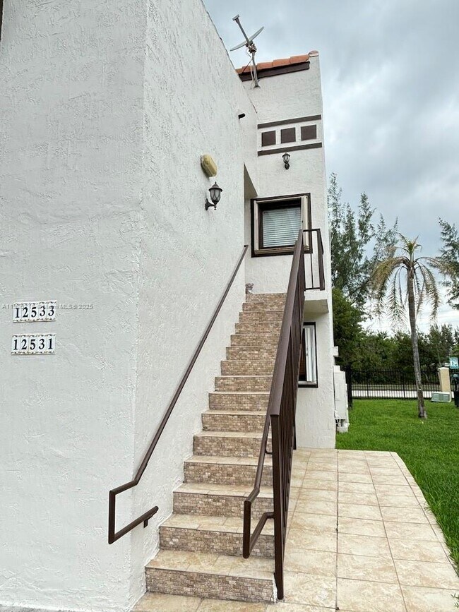 Building Photo - 12533 NW 11th Way