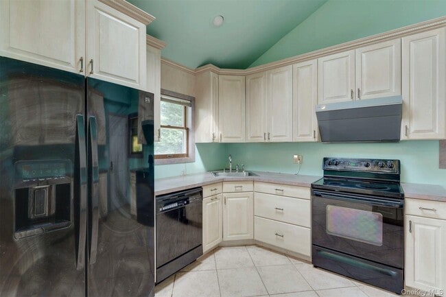 Building Photo - 4 Cheshire Rd