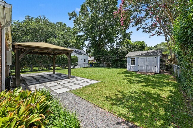 Building Photo - 12 Colleton Dr