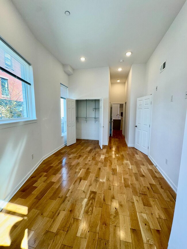 Building Photo - 2722 Master St