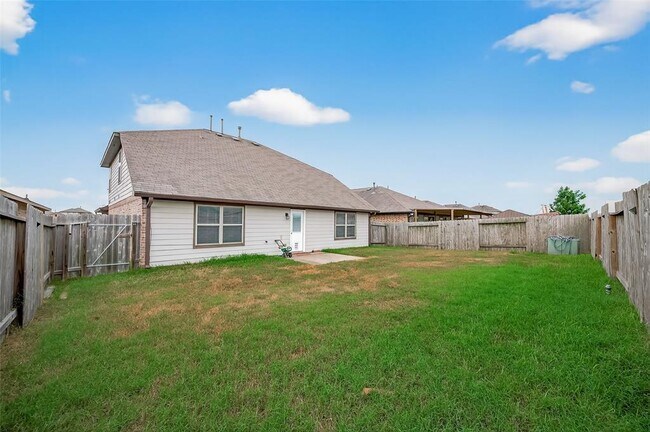 Building Photo - 3026 Village Creek Dr
