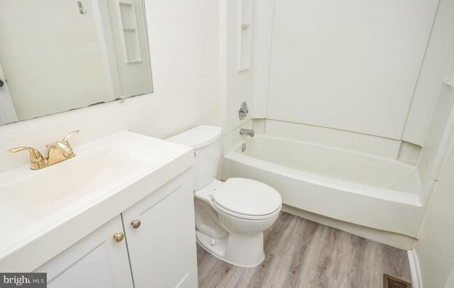 Building Photo - 14550 Farmcrest Pl