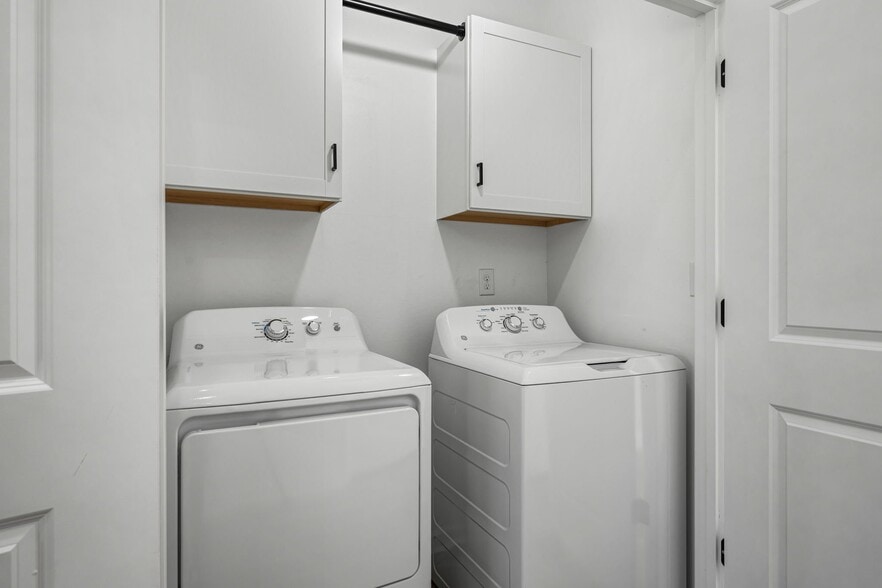 Building Photo - 320 Indigo Ln