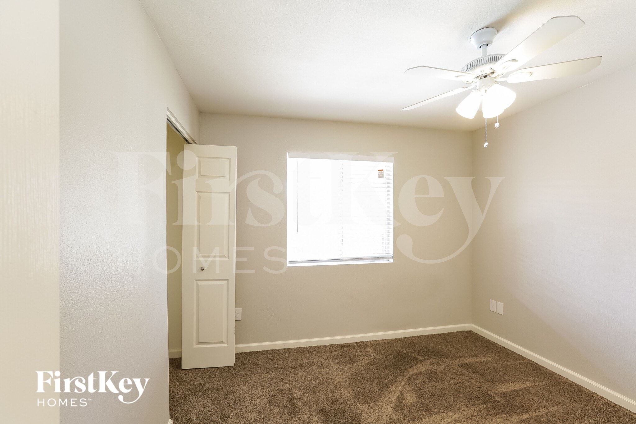 Building Photo - 425 E Julie Dr