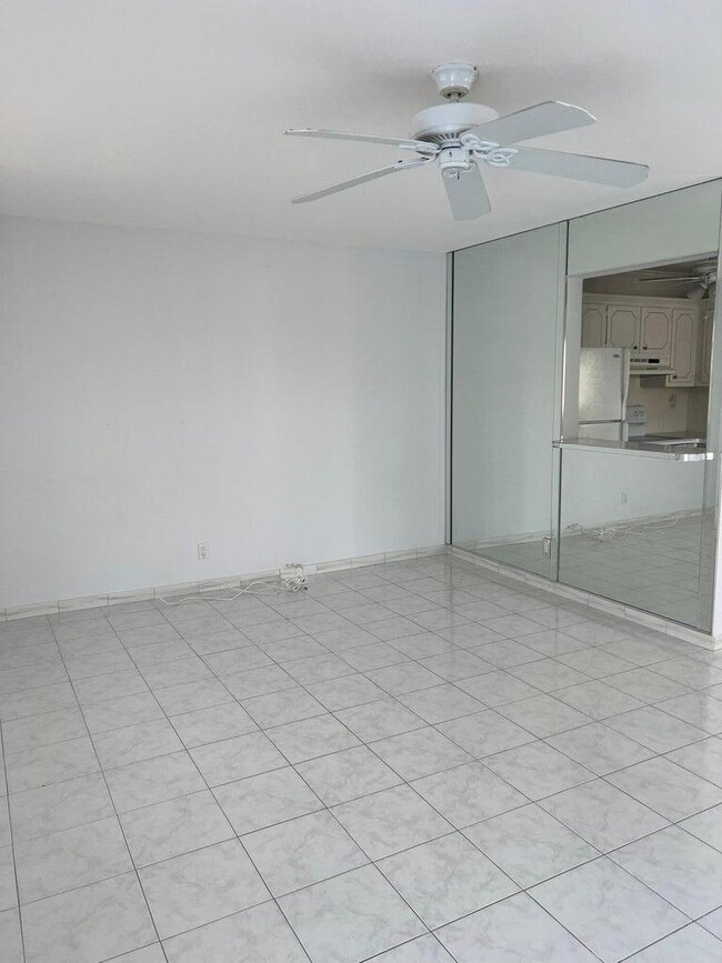 Building Photo - 371 Flanders Dr