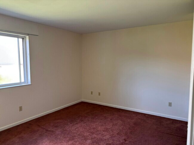 Building Photo - 108 Glen Combe Cir