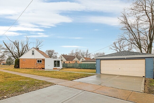 Building Photo - 6831 79th Ave